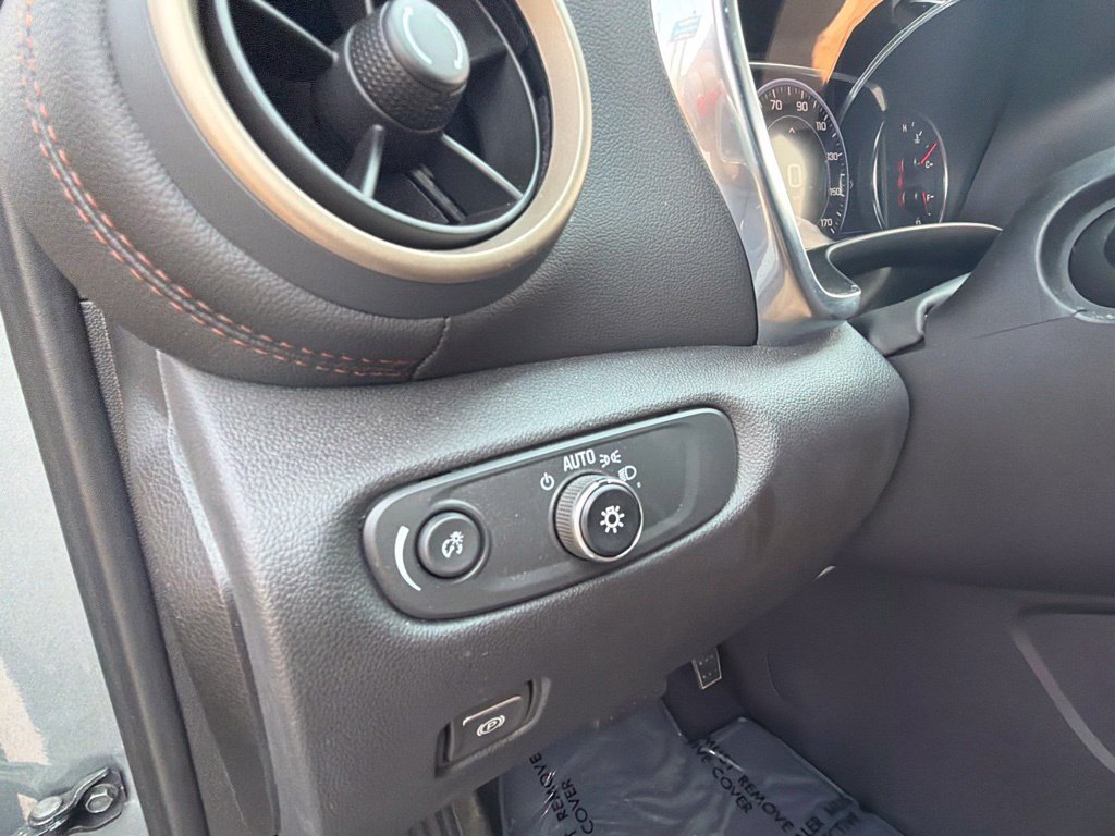 Used 2025 Sterling Gray Metallic Chevrolet Premier image 18
