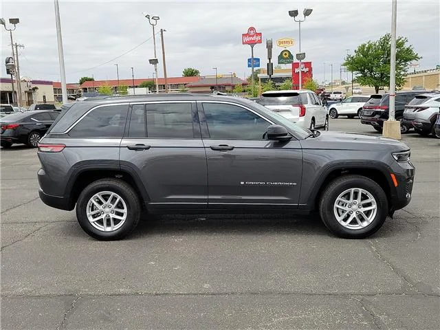Used 2025 Baltic Gray Metallic Clearcoat Jeep Laredo 4x2 image 4