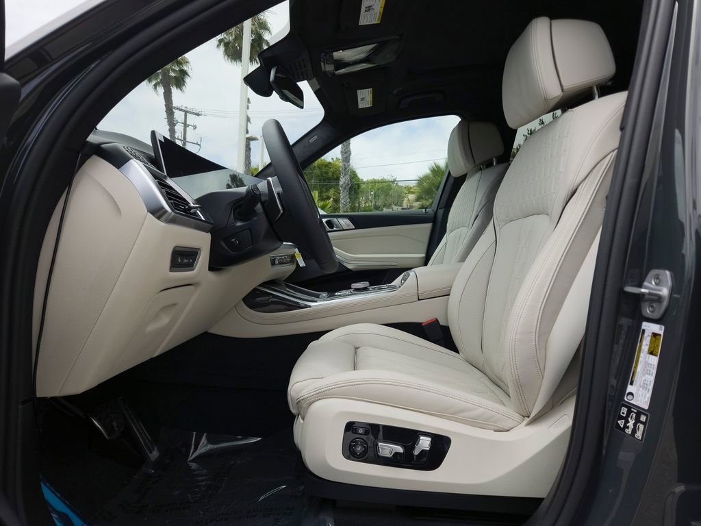 New 2027 Dravit Grey Metallic BMW M60i image 7