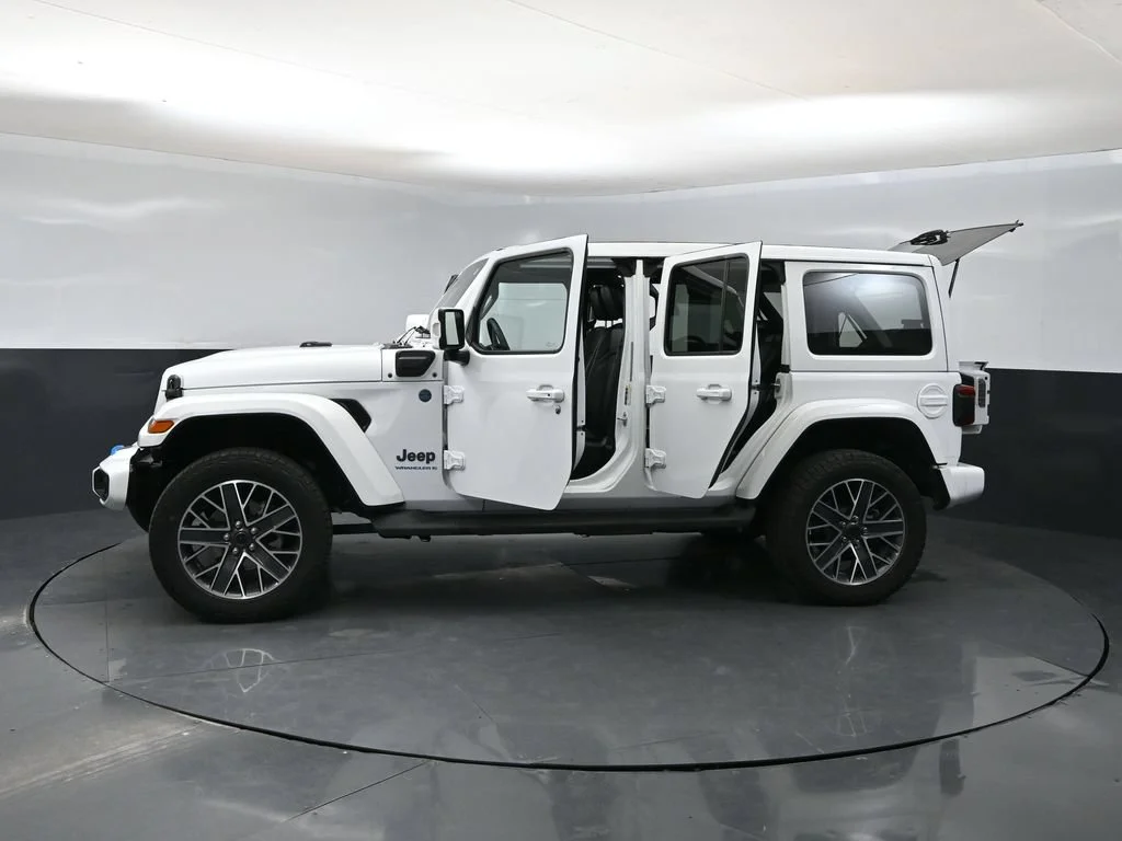 Used 2024 White Jeep High Altitude 4xe image 41