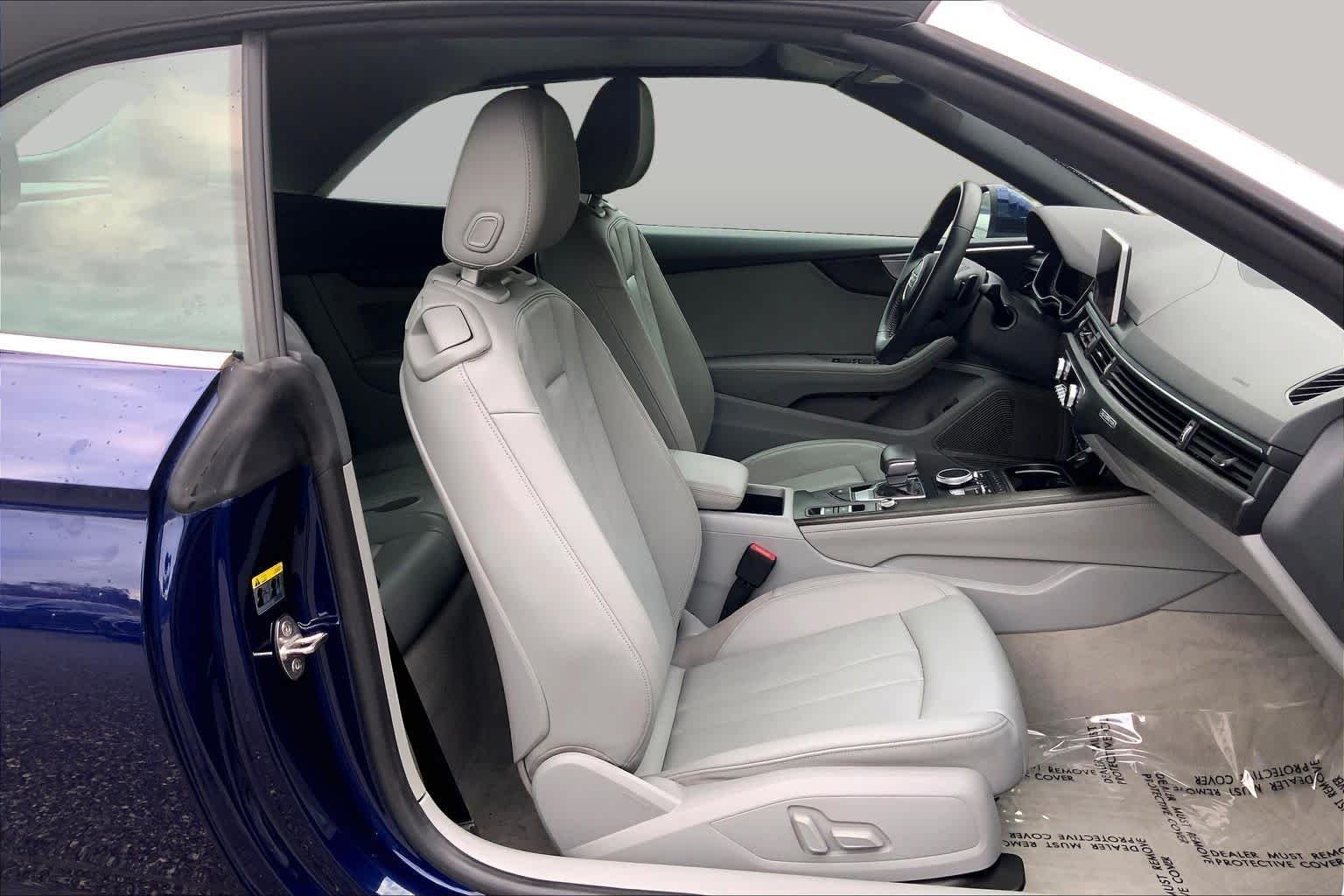 Used 2019 Navarra Blue Metallic/Black Roof Audi Premium Plus image 9