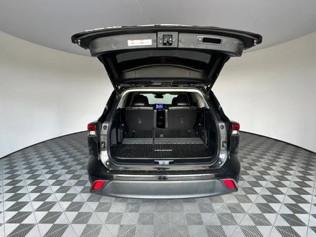Used 2023 Black Toyota L image 26