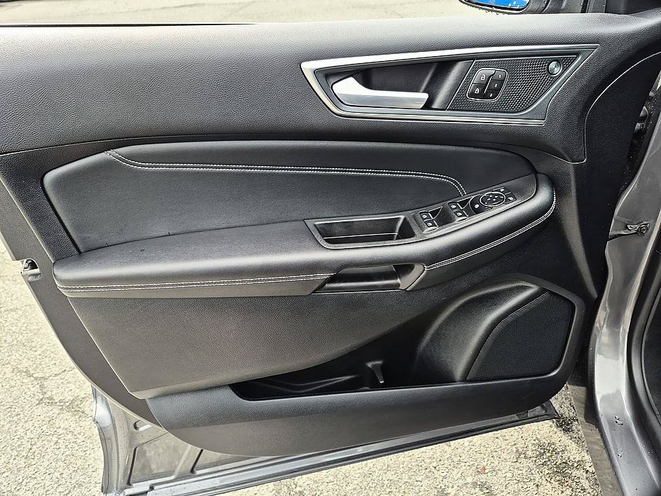 Used 2024  Ford Titanium image 12