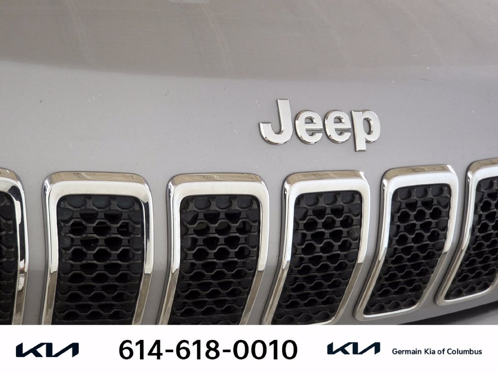 Used 2021 Silver Jeep Latitude Lux image 14