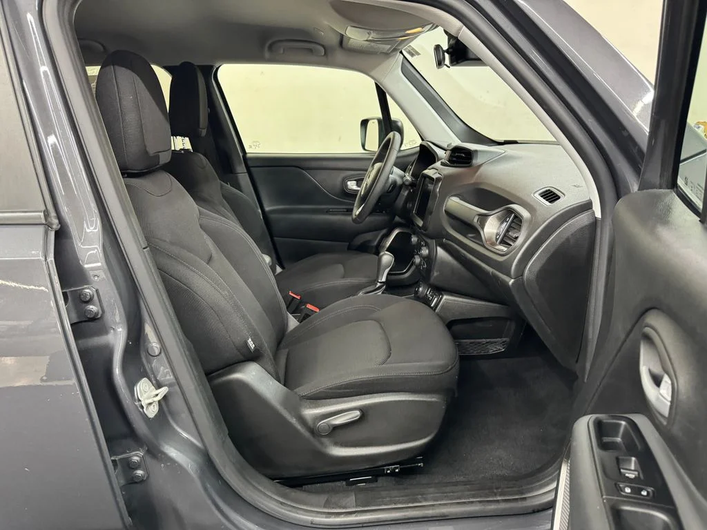 Used 2023 Gray Jeep Latitude image 28