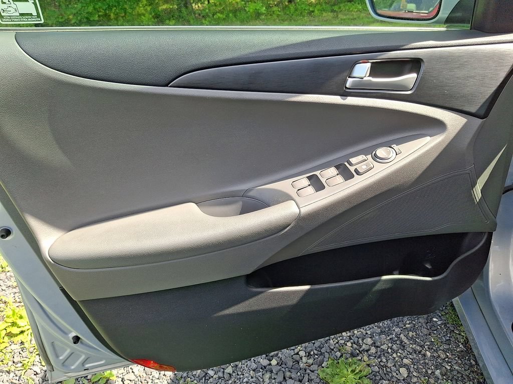 Used 2013 Blue Hyundai GLS image 13