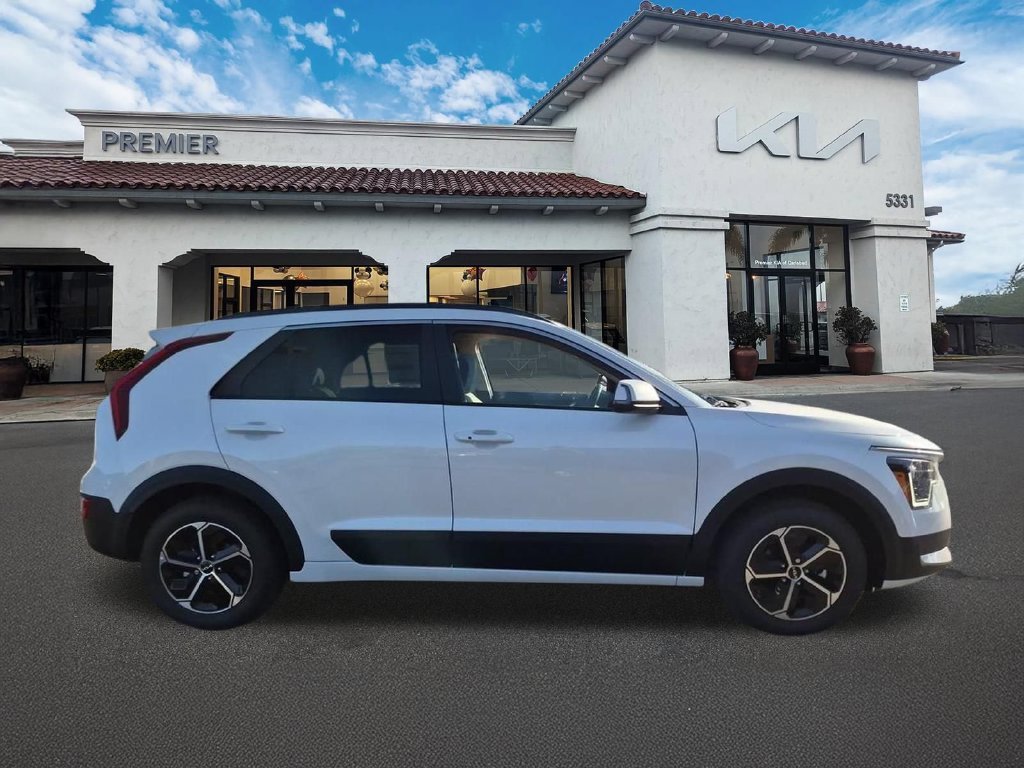 New 2026 Snow White Pearl Kia EX image 9