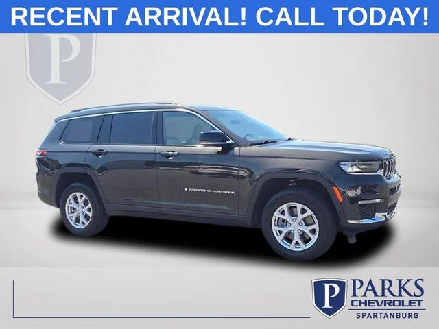 Used 2023  Jeep Limited image 1