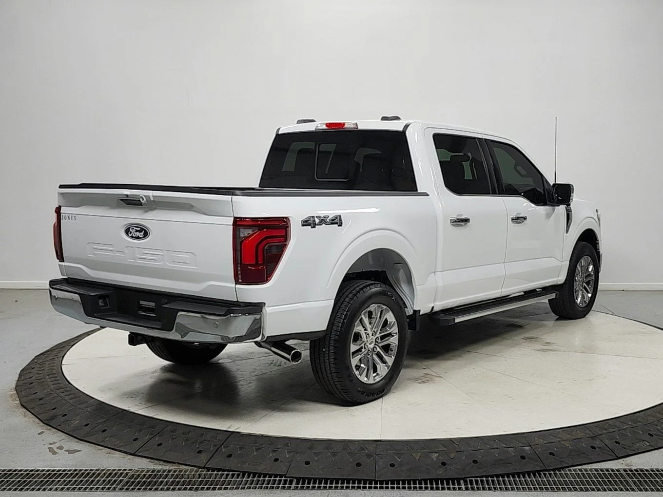 Used 2024 White Ford Lariat image 7