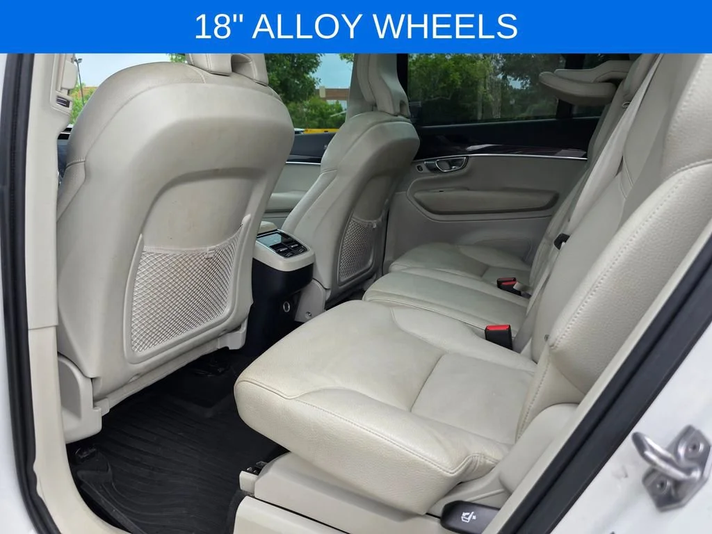 Used 2019 White Volvo T5 Momentum image 31