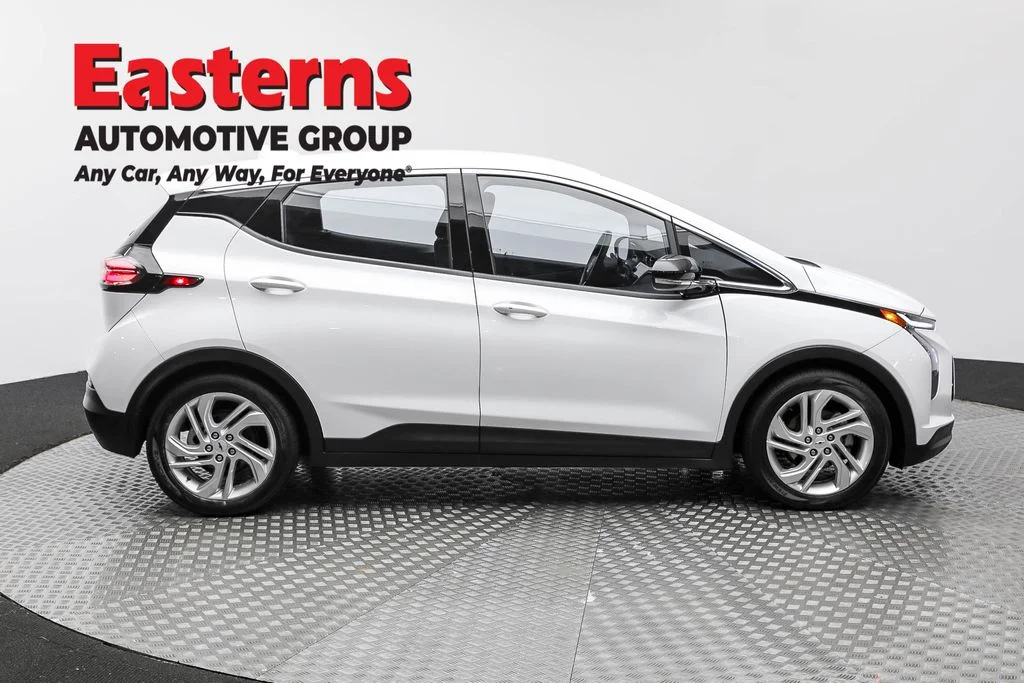Used 2023 White Chevrolet 1LT image 4