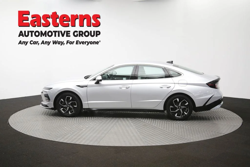 Used 2025 Silver Hyundai SEL image 61