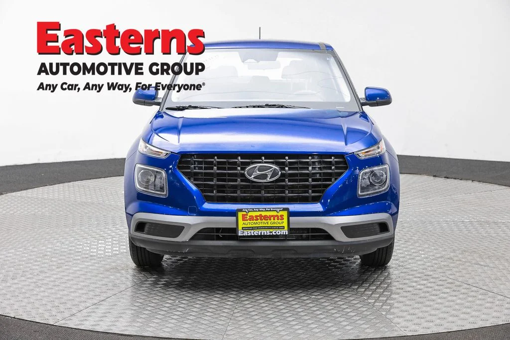 Used 2023 Blue Hyundai SE image 2