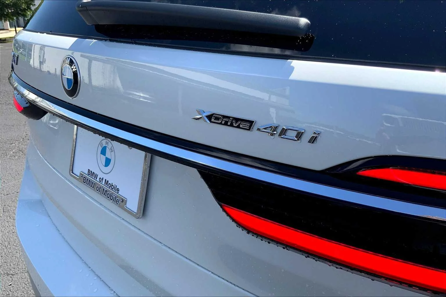 New 2026 Mineral White Metallic BMW xDrive40i image 16