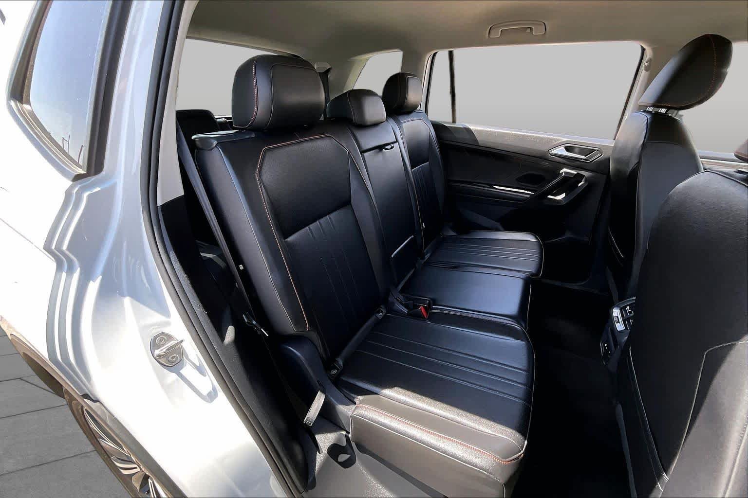 Used 2024 Pure White Volkswagen SE image 18