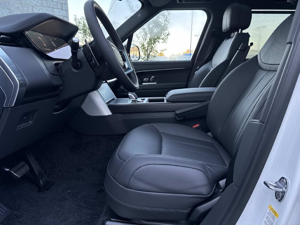 New 2027 Fuji White LAND ROVER  image 22