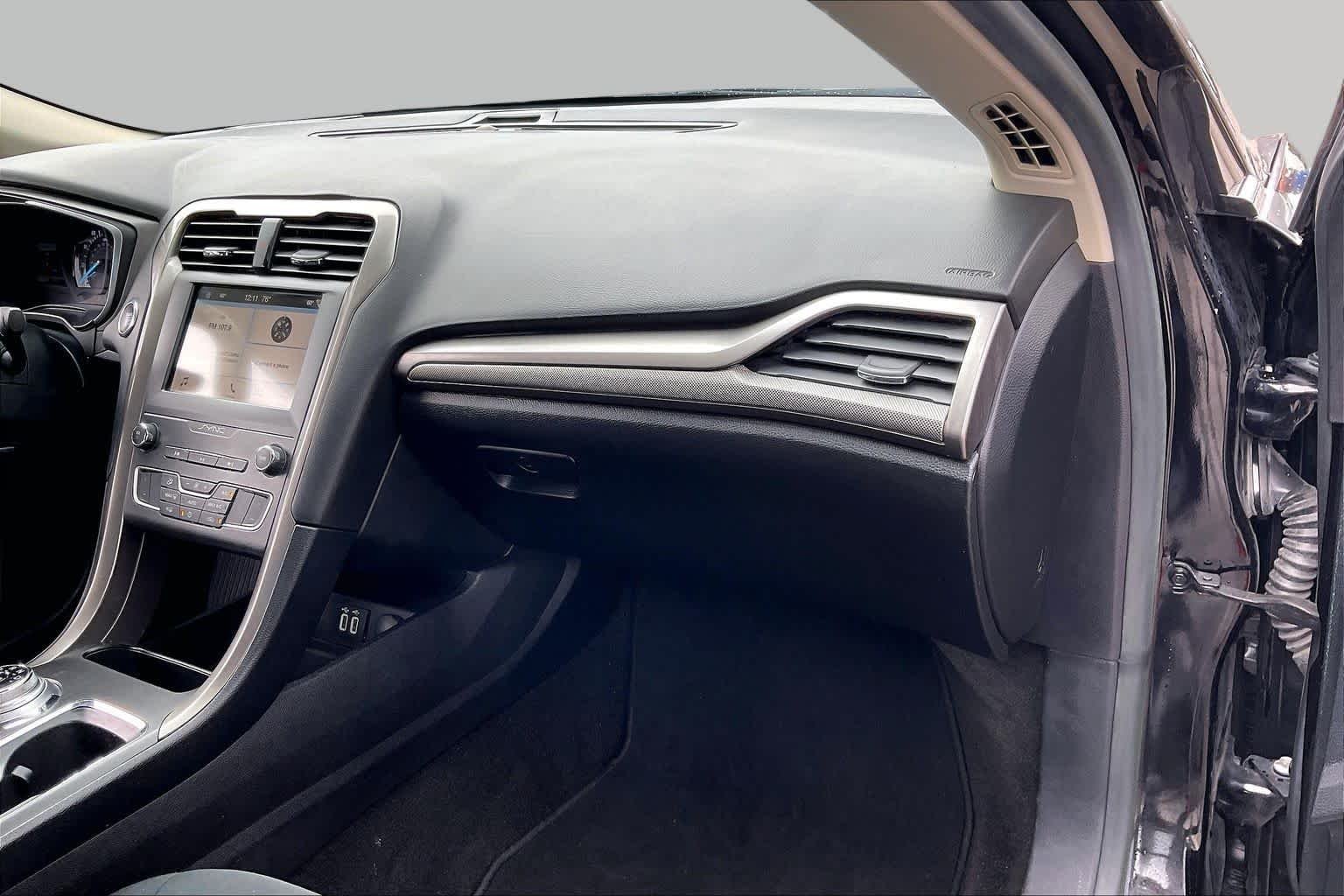 Used 2019 Agate Black Ford SE image 18