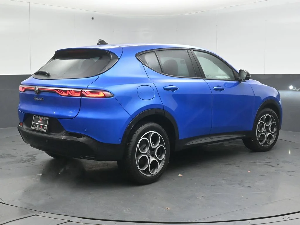 New 2026 Misano Blue Metallic Exterior Paint Alfa Romeo Base image 7