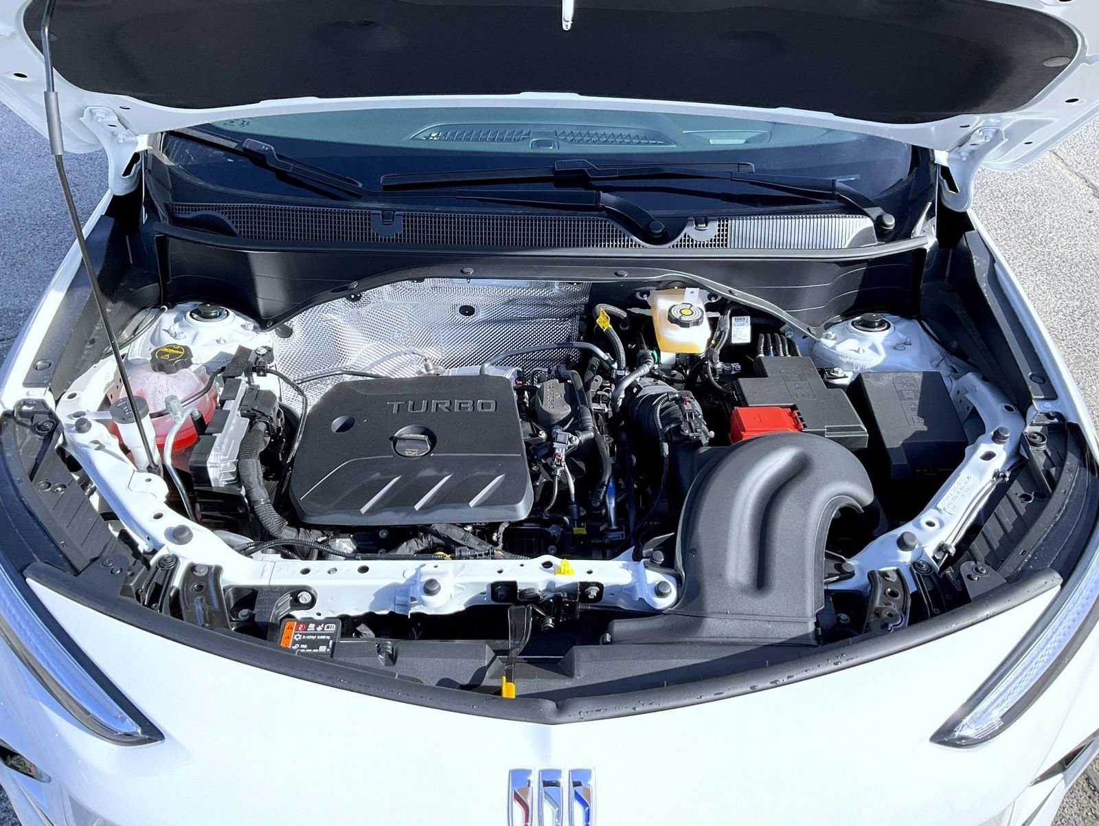 New 2026 White Frost Tricoat Buick Avenir image 24