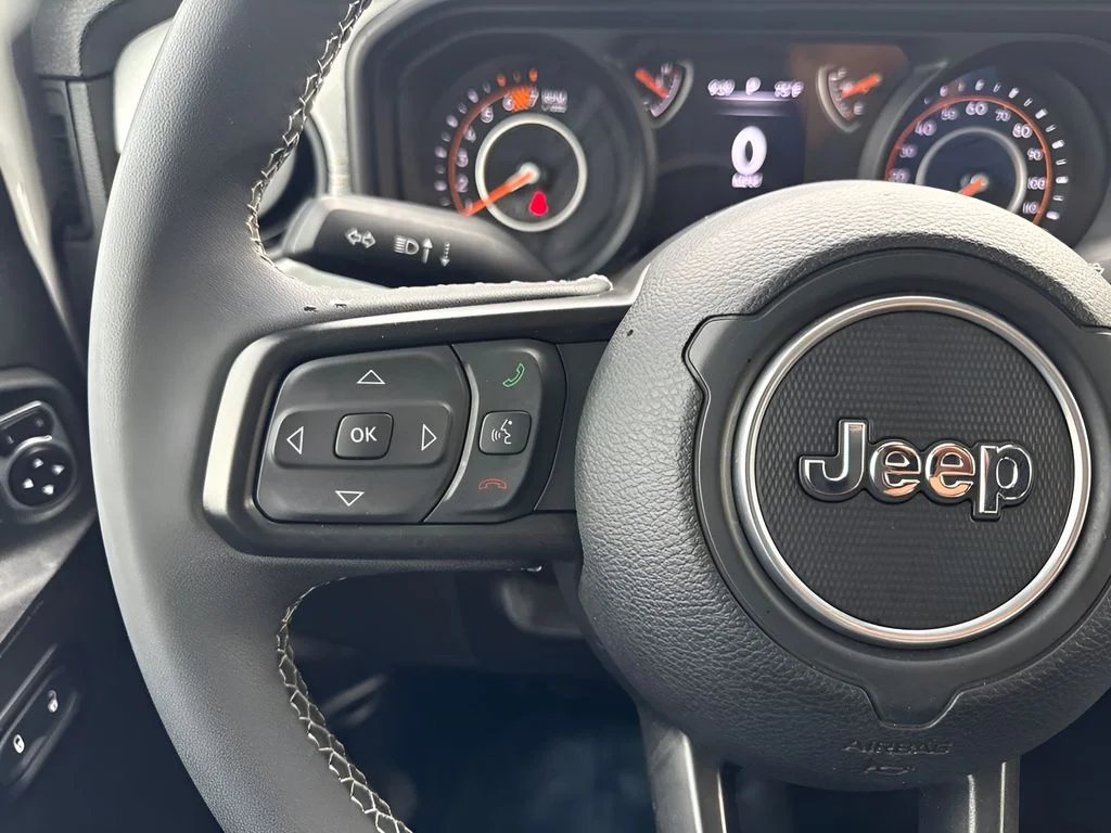 Used 2025 White Jeep Sport S image 13