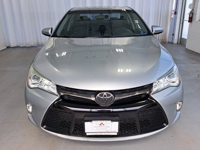 Used 2015 Silver Toyota SE image 3