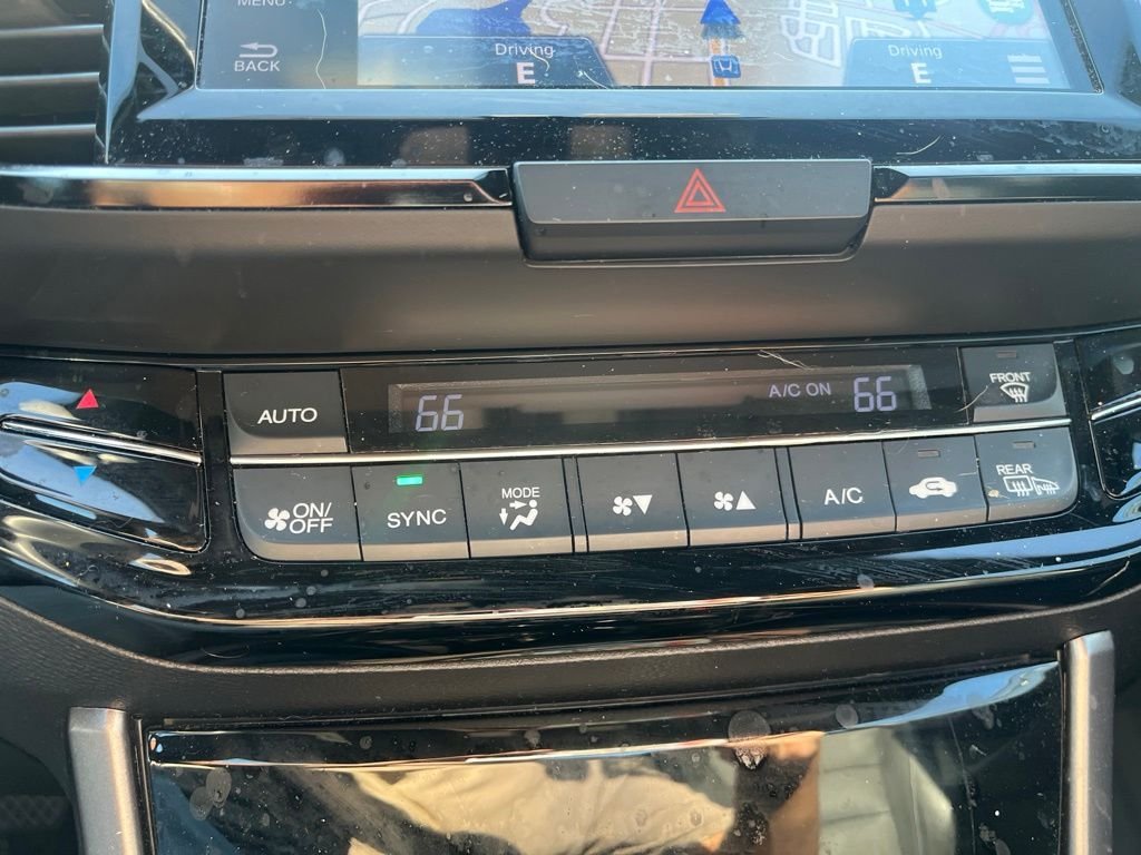 Used 2016  Honda Touring image 21