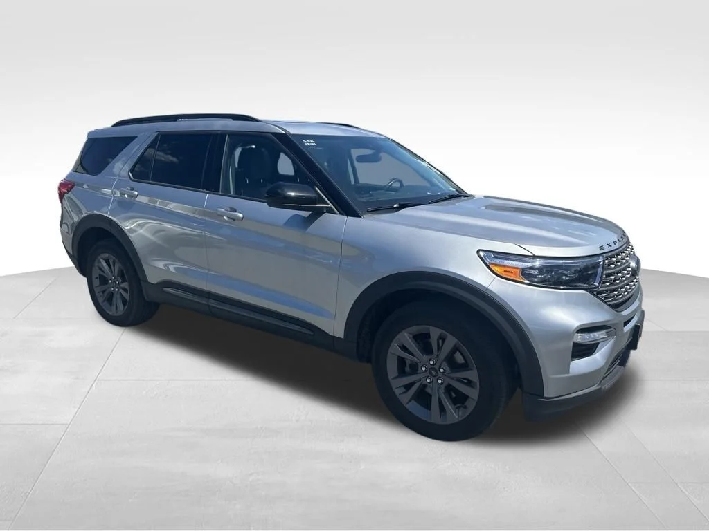 Used 2023 Silver Metallic Ford XLT image 10