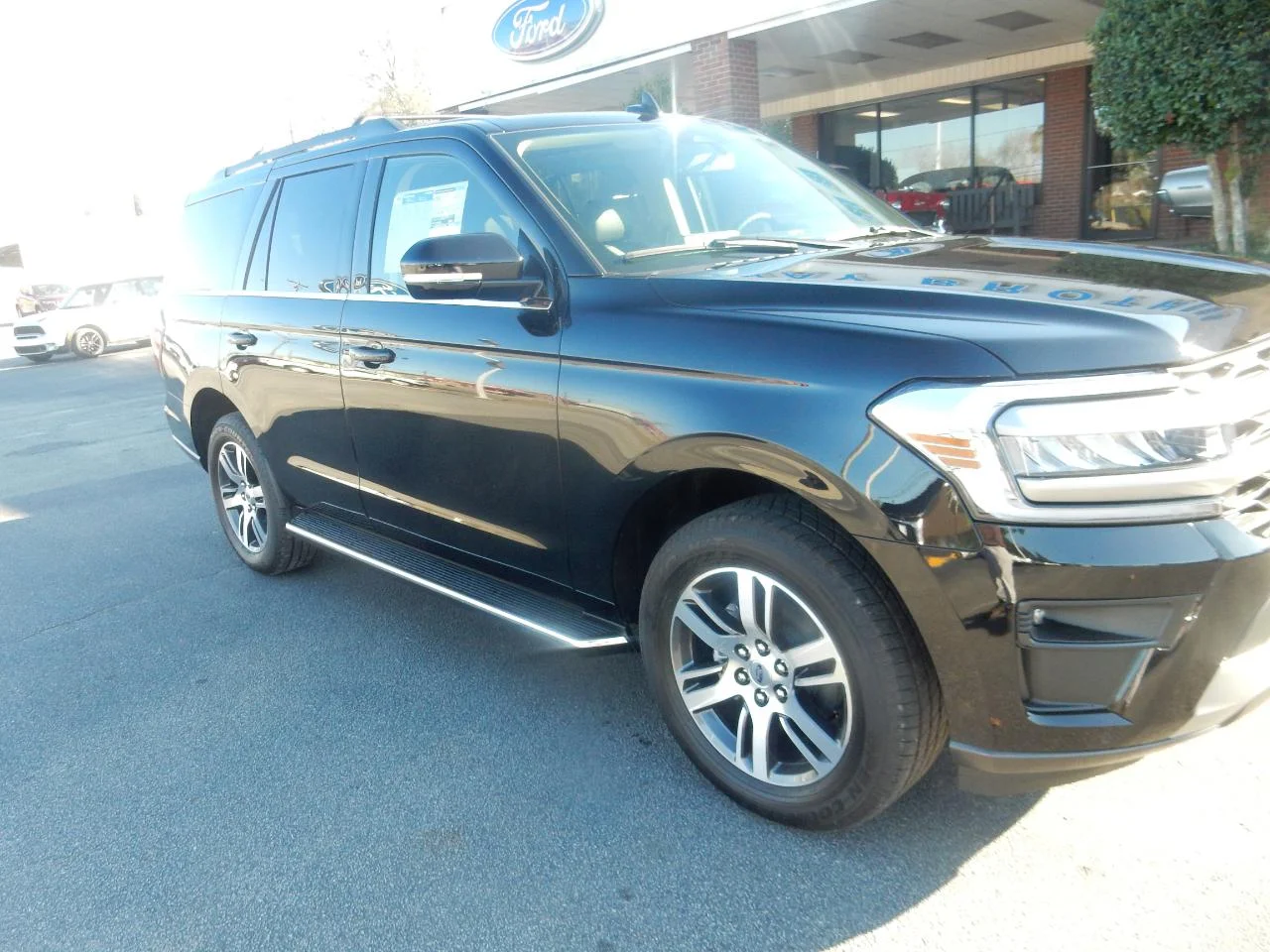 New 2022 Black Ford XLT 4X2 image 2