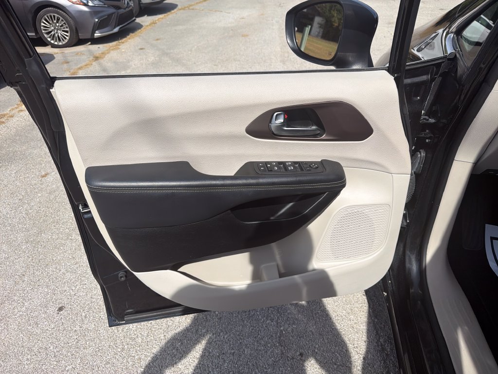 Used 2023 Black Chrysler LX image 12