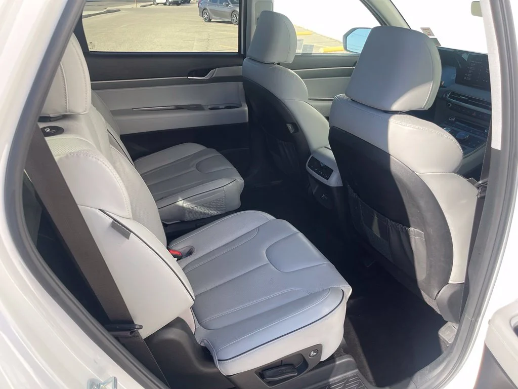 Used 2025 White Hyundai SEL image 30