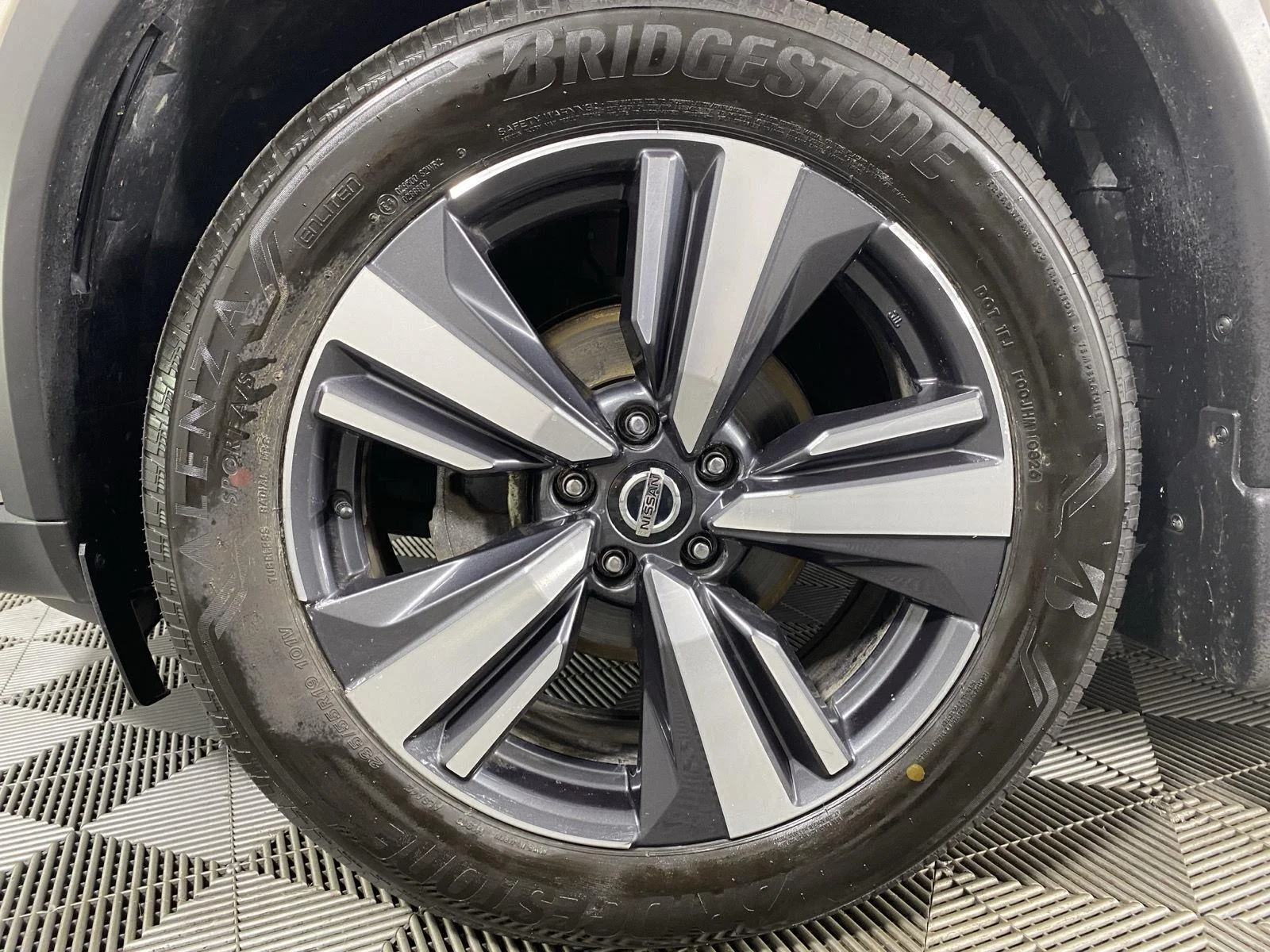 Used 2021 Champagne Silver Metallic Nissan Platinum image 12