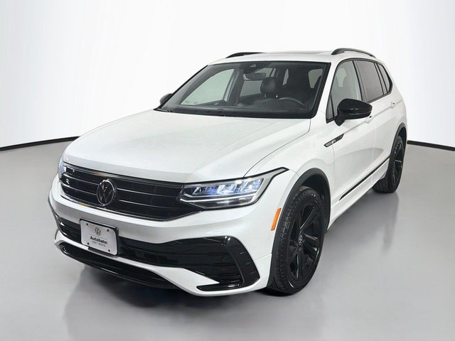 Pre-Owned 2023 Volkswagen Tiguan SE R-Line Black