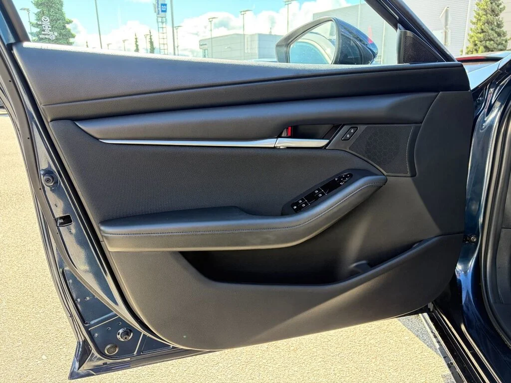 Used 2021 Deep Crystal Blue Mica Mazda GS at image 18