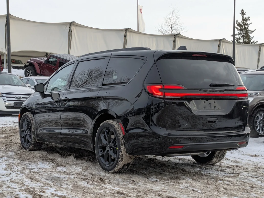 New 2026 Black Chrysler Limited - - AWD - 360 Camera - Vented Seats - AWD System - Remote Start & More! image 6