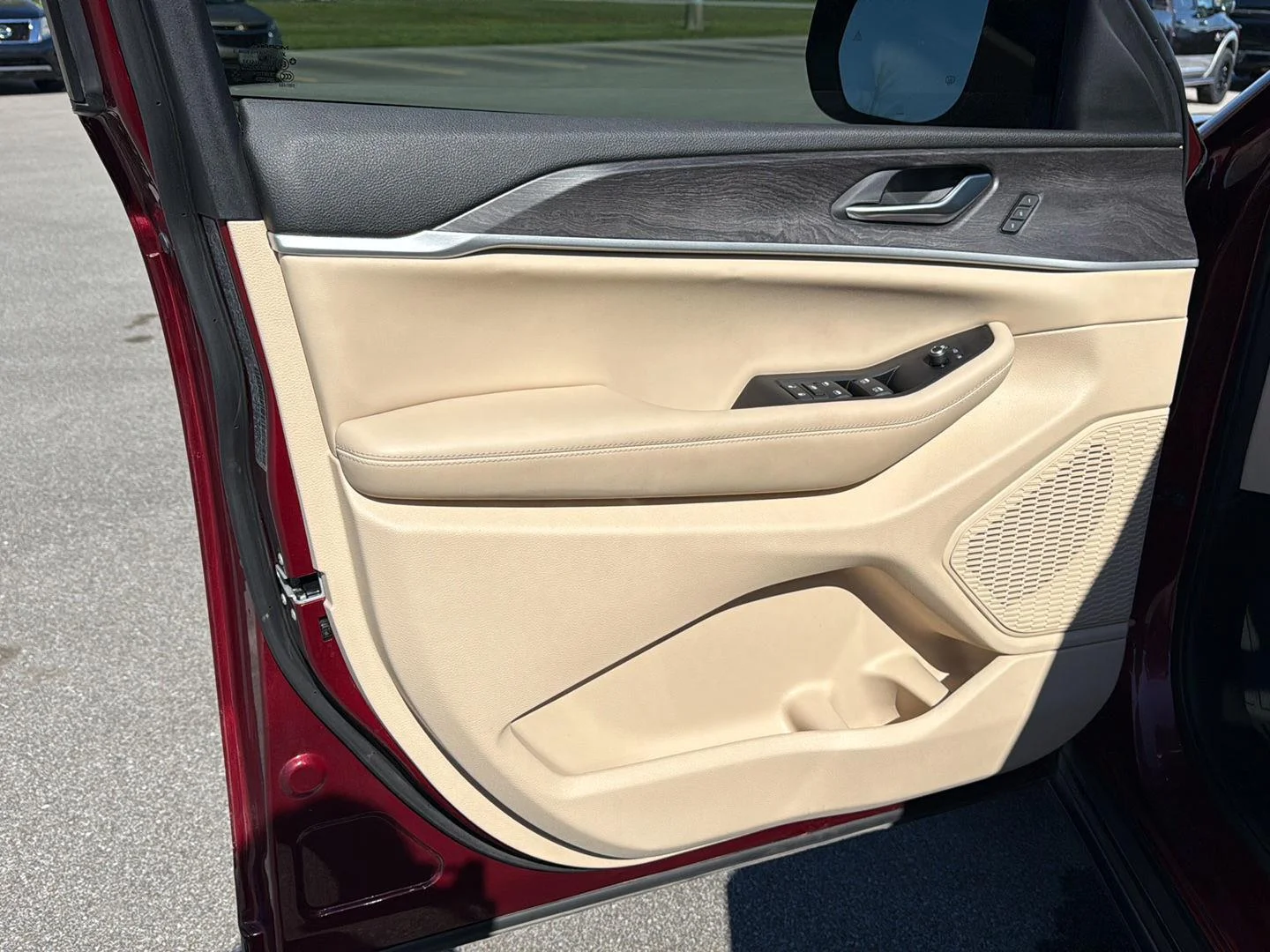 Used 2023 Velvet Red Pearlcoat Jeep Limited image 21