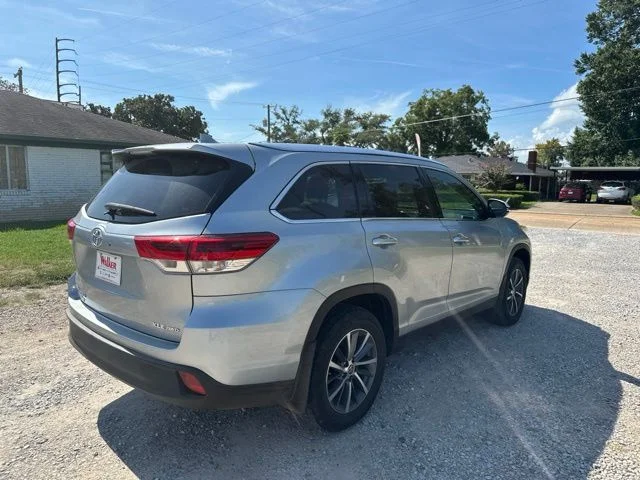 Used 2019 Silver Toyota XLE image 14