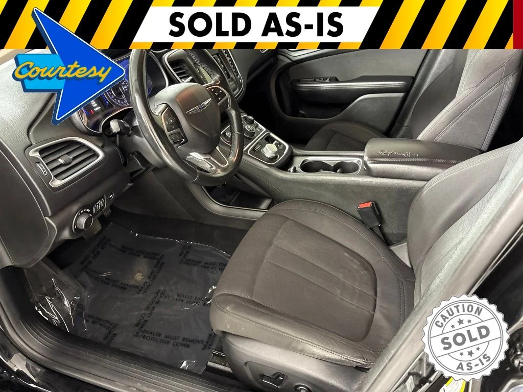 Used 2015 Black Clearcoat Chrysler Limited image 25