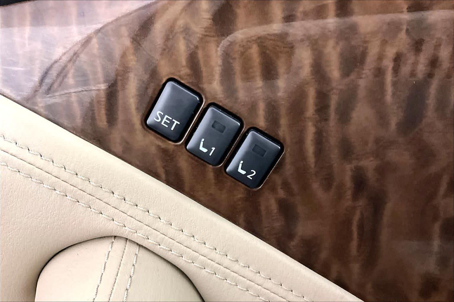 Used 2017 Pearl White Nissan Platinum image 33
