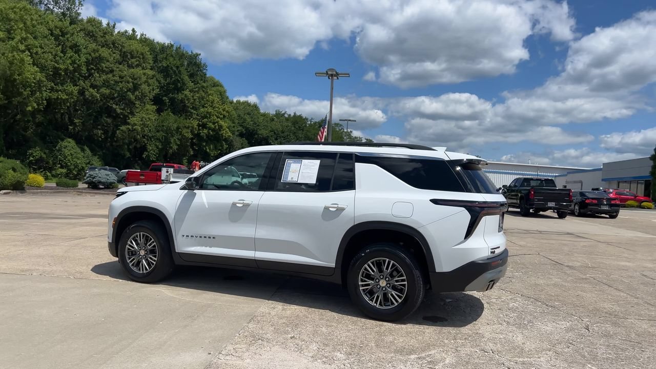 Used 2024 Summit White Chevrolet LT image 6