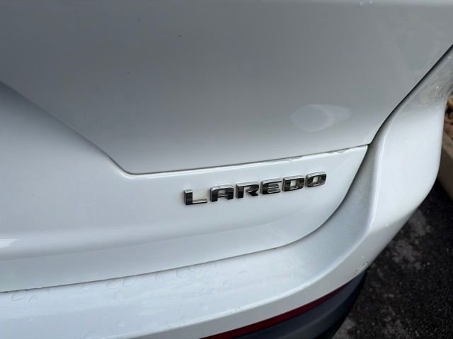 Used 2022 White Jeep Laredo image 10
