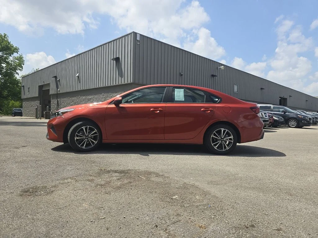 Used 2023 Red Kia LXS image 11