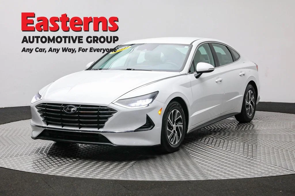 Used 2021 White Hyundai Blue image 1