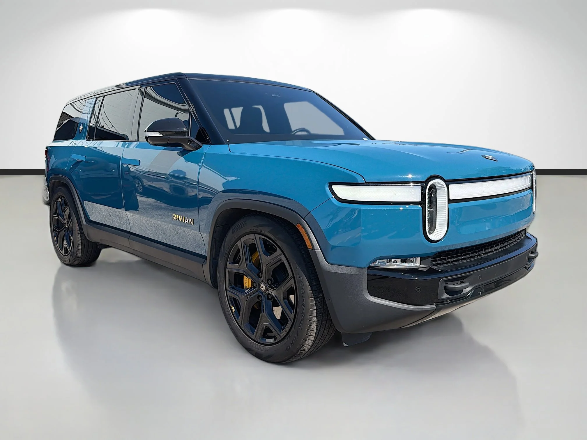 2023 Rivian R1S Adventure Quad-Motor Large Pack's photo