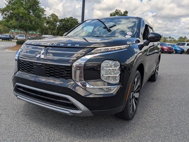 Used 2025 Black Diamond Mitsubishi SE image 15
