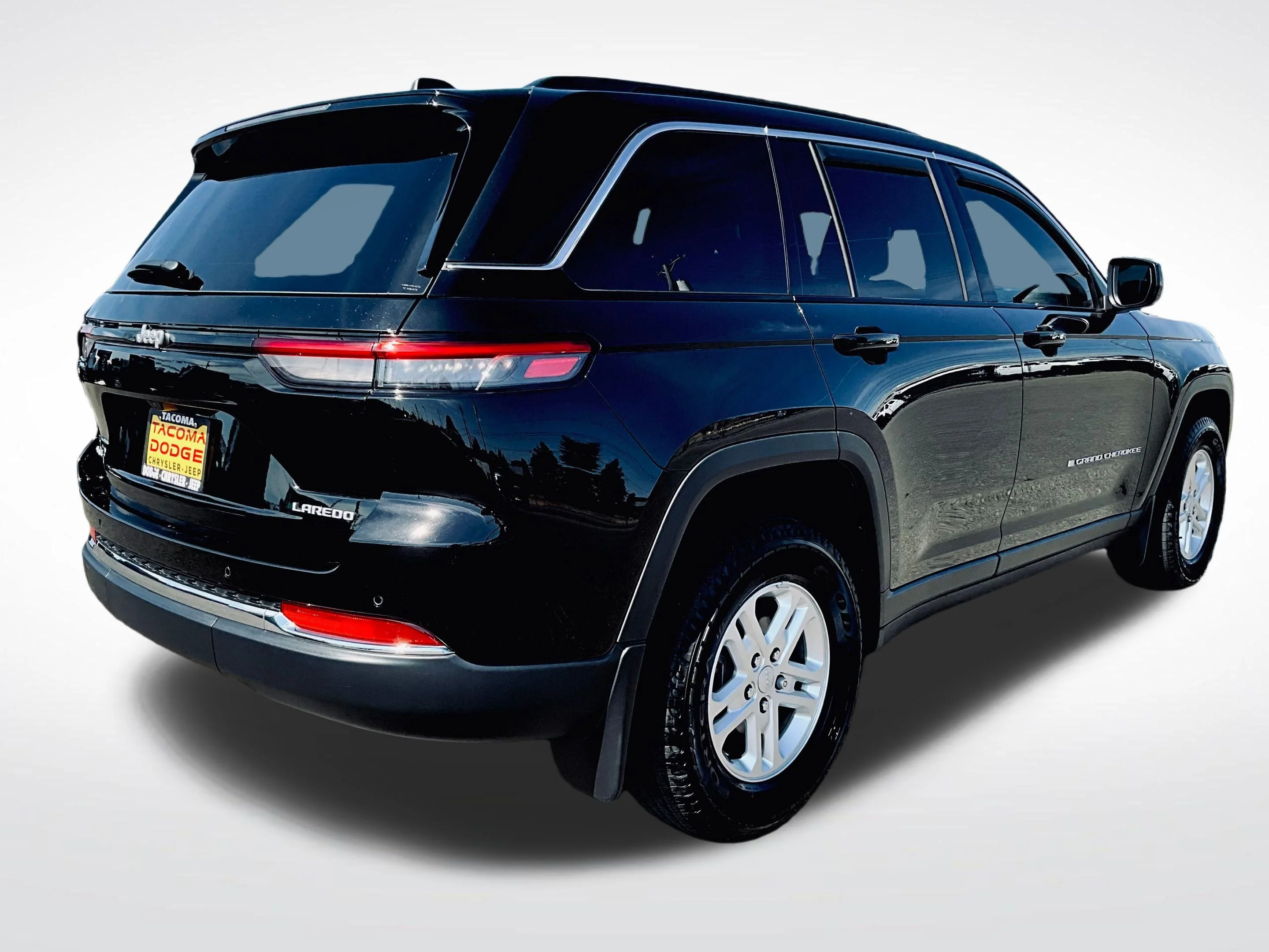 Used 2025 Black Jeep Laredo image 5