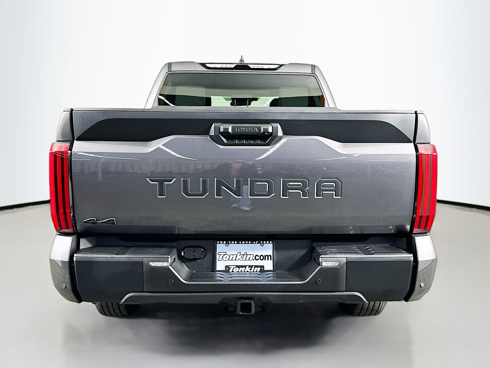 Used 2025 Magnetic Gray Metallic Toyota SR5 image 6