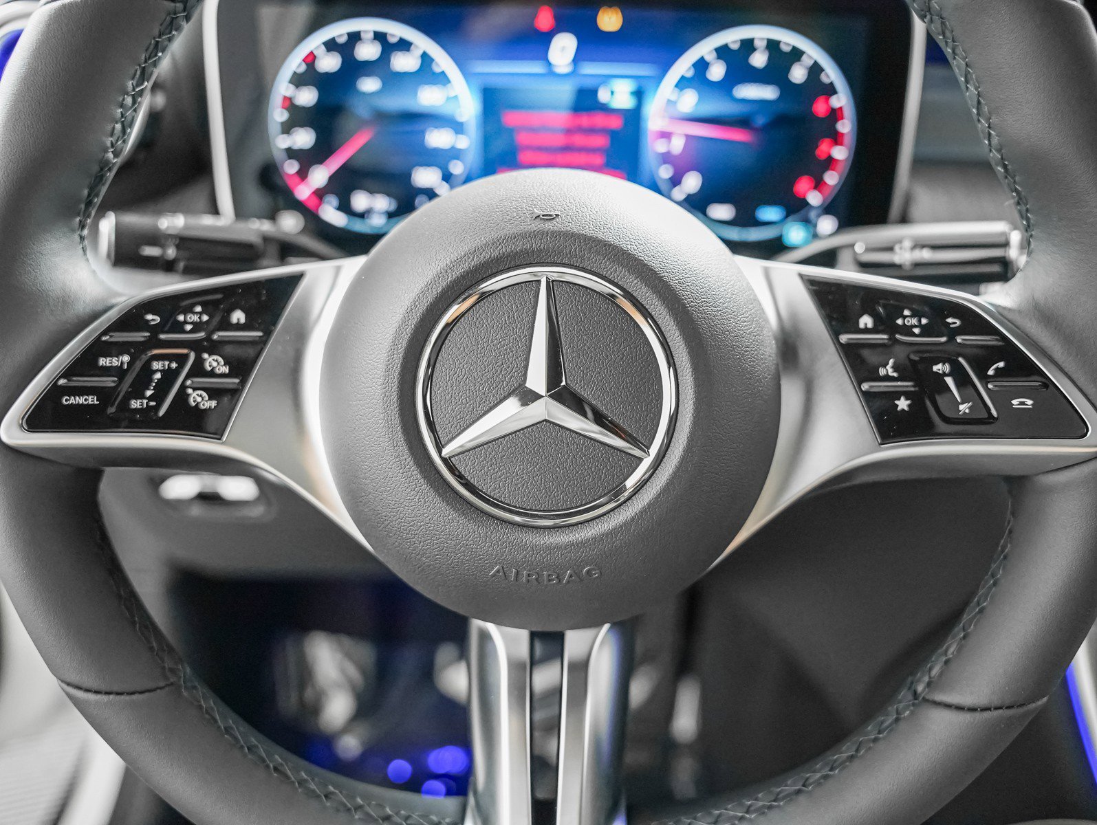 New 2026 Polar White Mercedes-Benz GLC 300 image 15