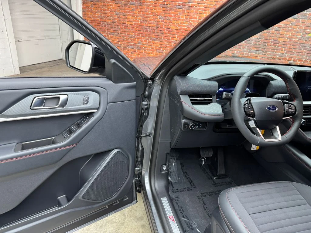 New 2026 Carbonized Gray Metallic Ford ST-Line image 9