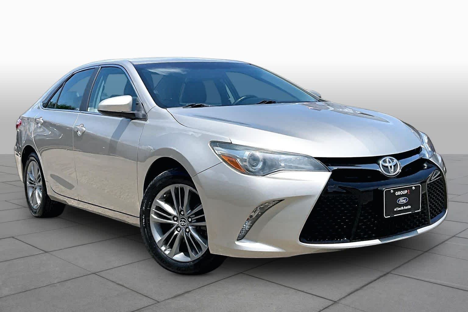 Used 2016 Creme Brulee Mica Toyota SE image 3