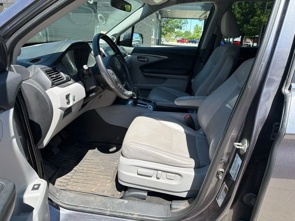 Used 2019 Gray Honda RTL image 10